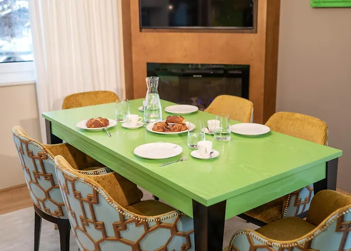 Amadeus Private Residences 公寓 *