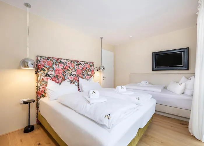 Amadeus Private Residences * 斯拉德明