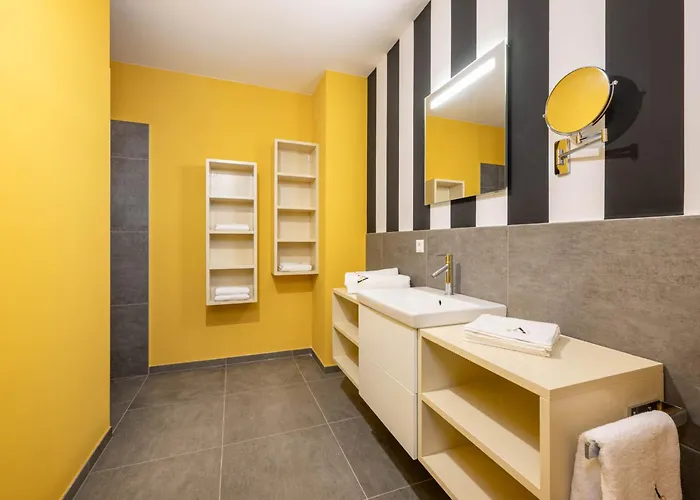 Amadeus Private Residences * 斯拉德明